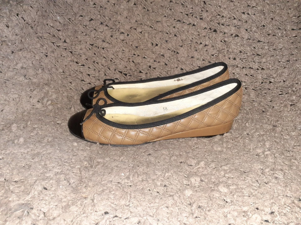 SUELA LONDON-Cuero acolchado bronceado-Puntera de charol negro-Talla 38-Excelente Foto 2 de 4