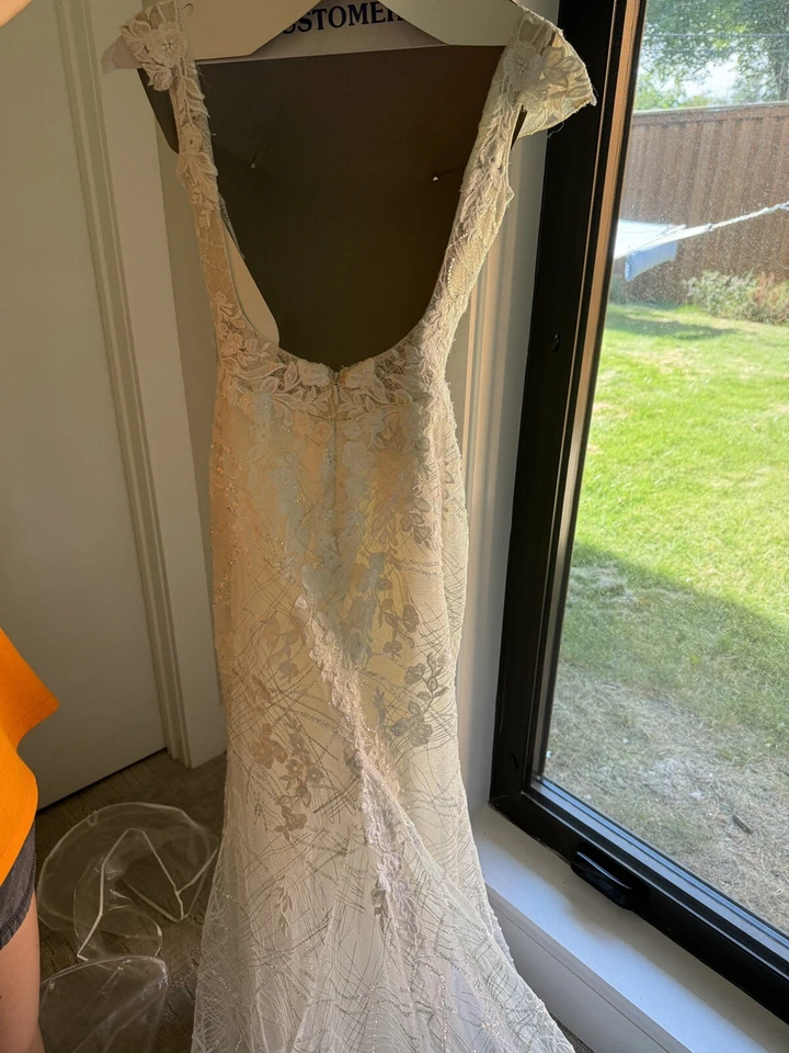 Vestido de novia David’s Bridal Galina Signature, marfil, talla 2 Foto 4 de 4