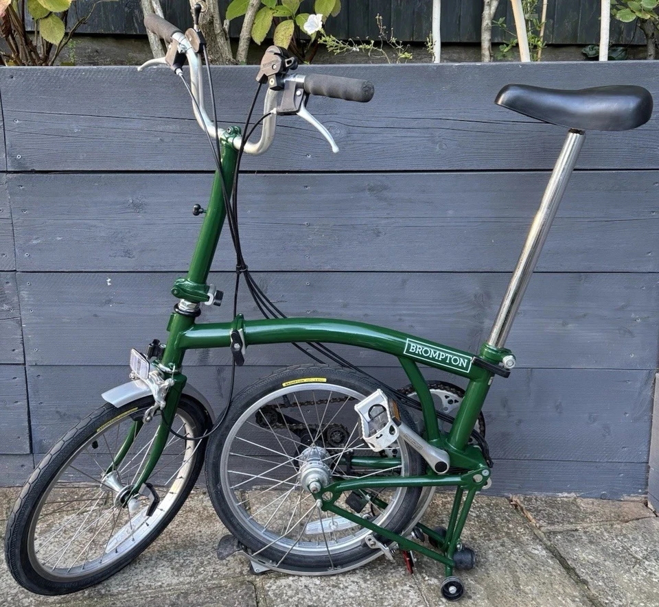 Brompton M6L folding bicycle in Racing Green - Leisure Used Excellent Condition - Image 4 of 4