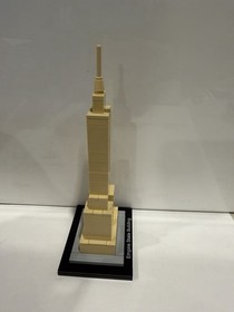 LEGO ARCHITECTURE: Empire State Building (21002)