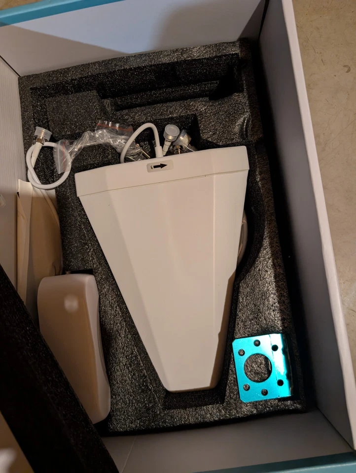 SuperBars Cell Phone Booster for Home and Office Cover 6000 sq ft with 2 Antenna - Image 3 of 3