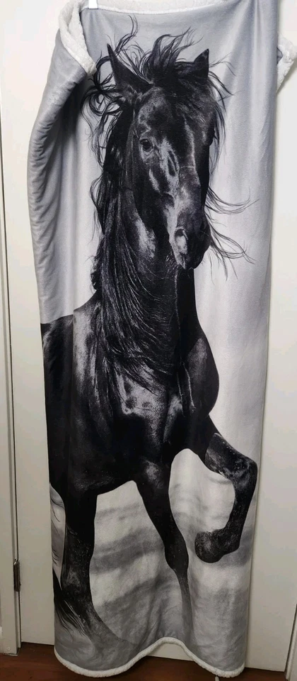 Manta Caballo Semental Negra De Colección Terciopelo Sherpa Océano Ecuestre Fresian Foto 2 de 4
