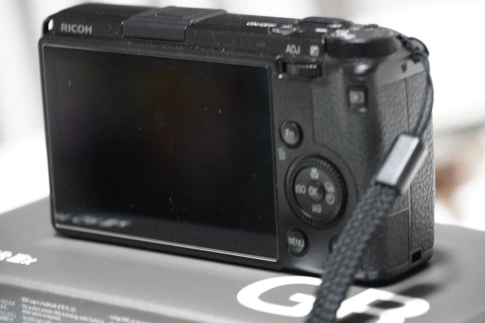 Ricoh GR IIIx – neuwertig, unter 300 Auslösungen, komplettes Set