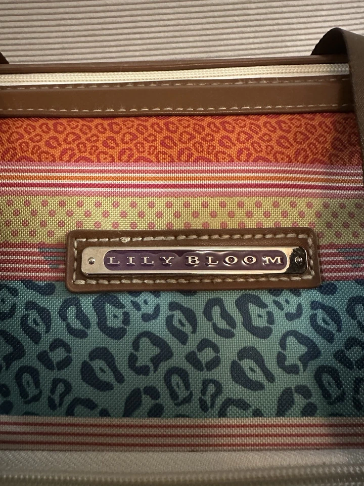 Bolsa de lona Lily Bloom de 22 pulgadas con 2 ruedas, fin de semana durante la noche al acecho Foto 3 de 4