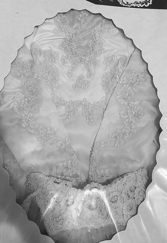 Vintage White Wedding Dress/Gown In Vacuum Sealed Box 1978 - Picture 8 of 8