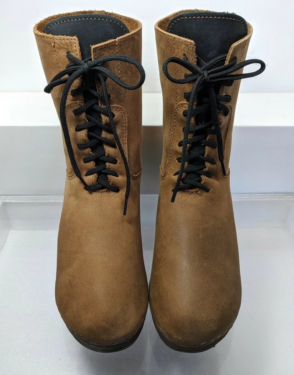 Lace up best sale clog boots