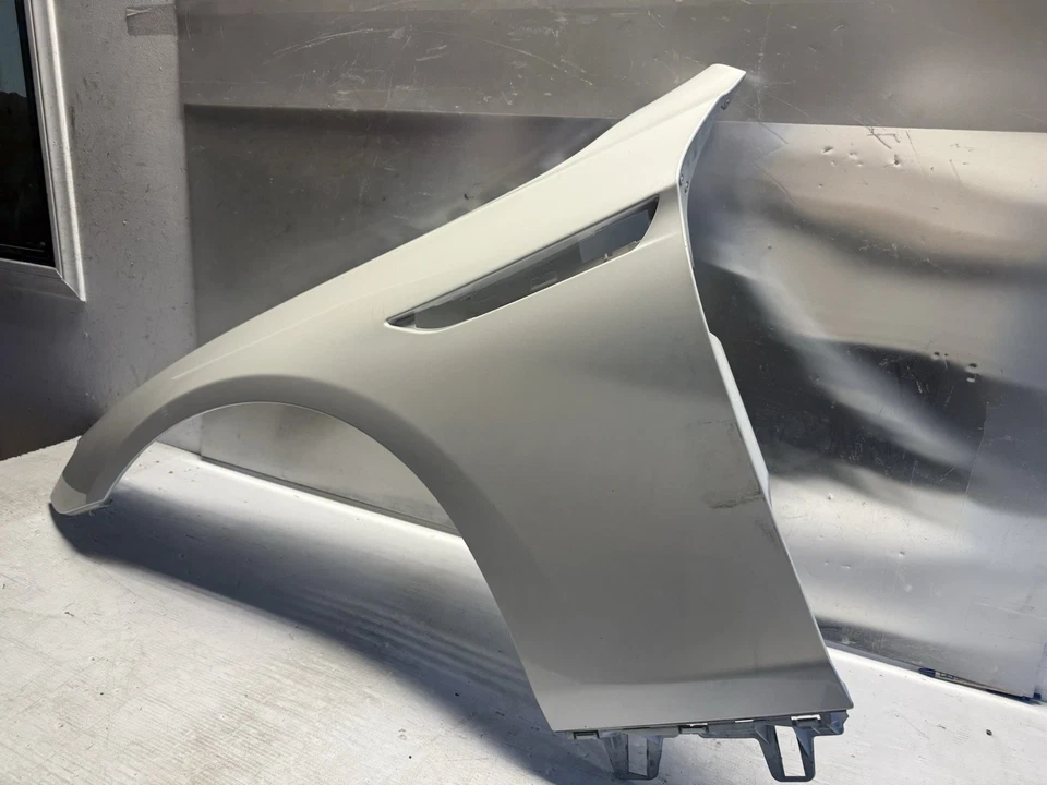 Guardabarros izquierdo del lado del conductor BMW 640i serie 6 2012 2013 2014 2017 2018 OEM  Foto 3 de 4