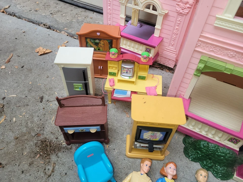 Fisher Price Loving Family Grand Victorian Mansion Dollhouse & Accessory Lot - Image 2 of 4