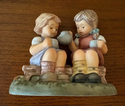 Goebel Studio Hummel Figurine Always My Sister, Forever My Friend BH-121/2/0