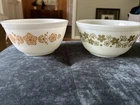 Set Of 2 Pyrex 402 Medium Bowls Crazy Daisy Green And Butterfly Gold Beauties