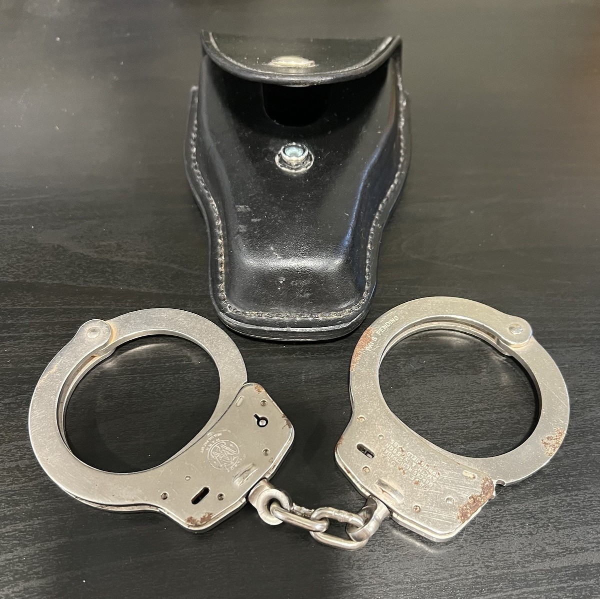 Vintage Smith & Wesson Handcuffs W/ Case Marcas Registradas USA