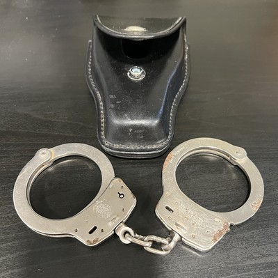 スミスアンドウェッソン　smith&wesson ハンドカフ　アメリカ製 Vintage Smith & Wesson Handcuffs W/ Case Marcas Registradas USA