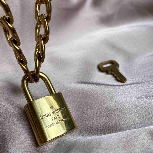 Louis Vuitton Padlock with Chunky Chain Necklace - Picture 5 of 8