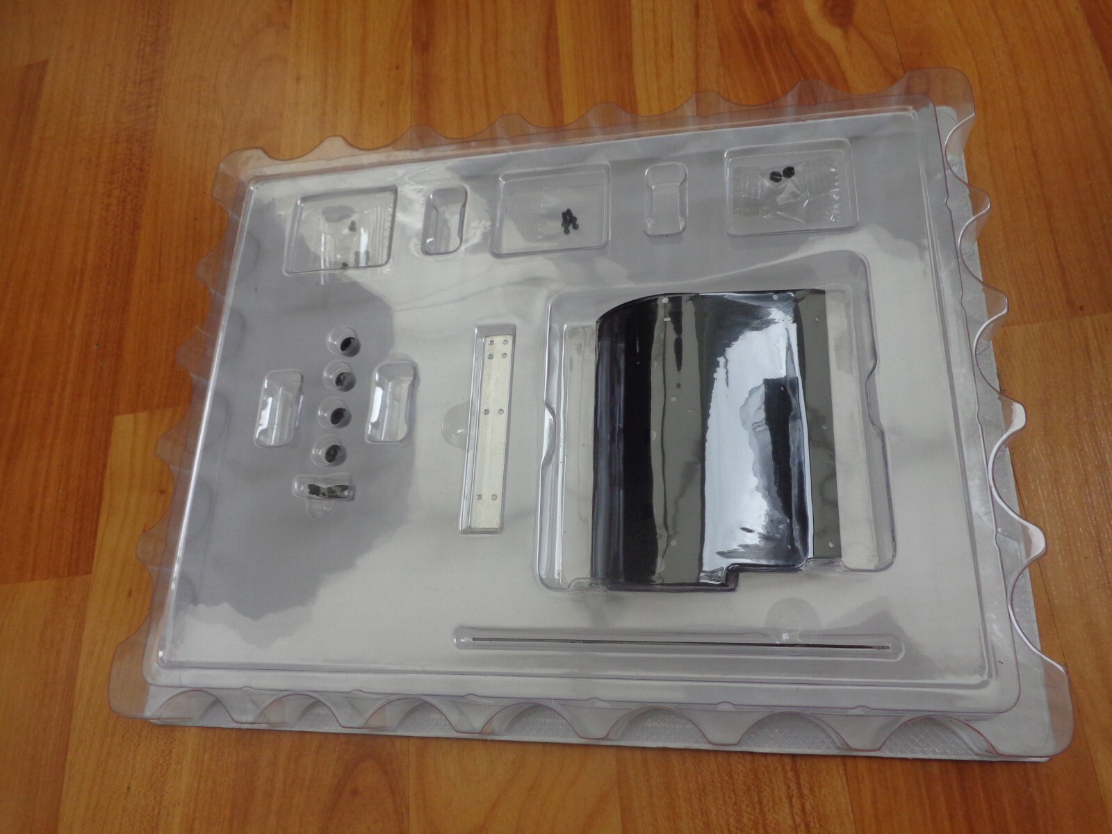 DEAGOSTINI BUILD C57 STEAM LOCOMOTIVE ISSUE #36 LEFT FIREBOX HALF +CONTROL VALVE