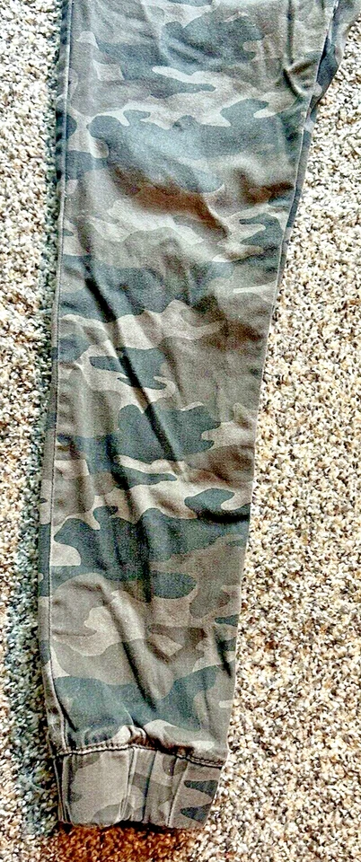Pantalones de chándal Levis jóvenes 14R verde militar estampado camuflaje tirar de los niños cordón Foto 3 de 4