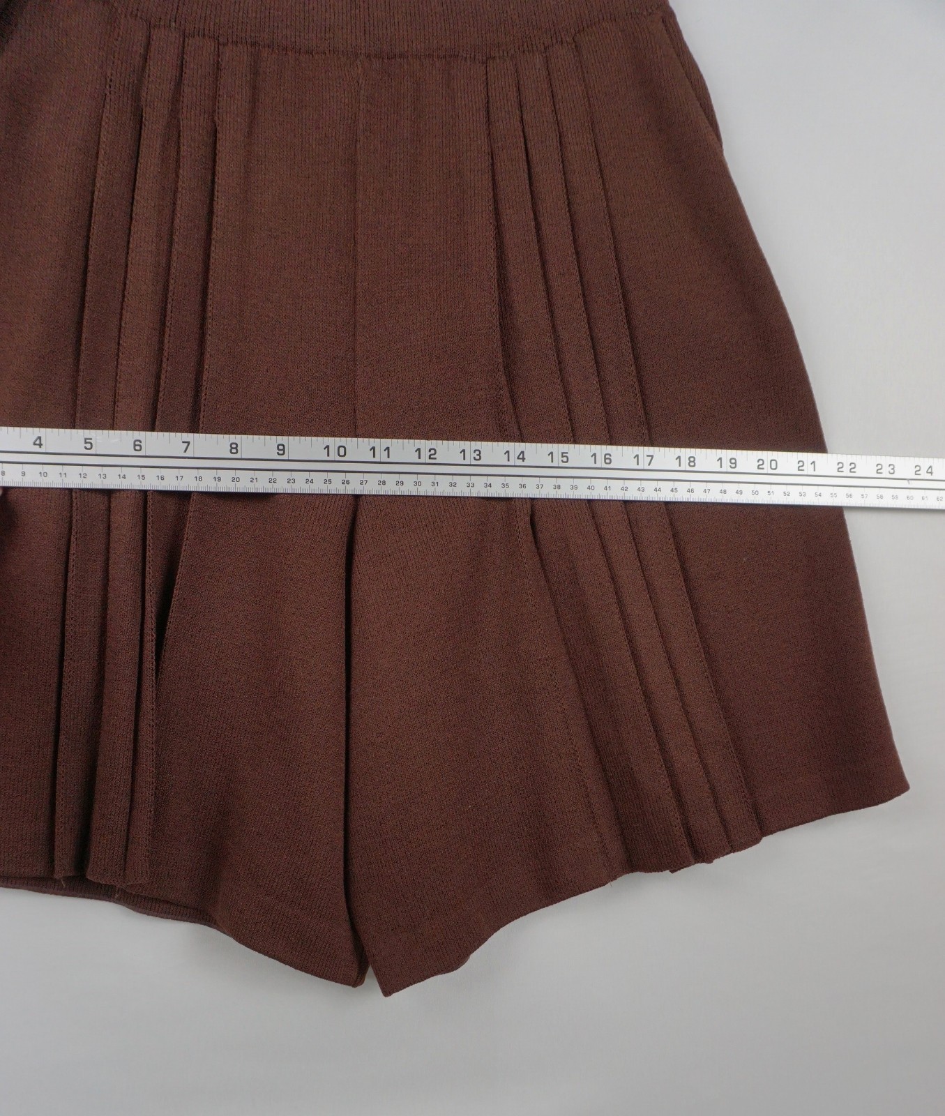 St John Collection Shorts Womens 10 Brown Knit Pleated Culottes Shorts Pocket image 5