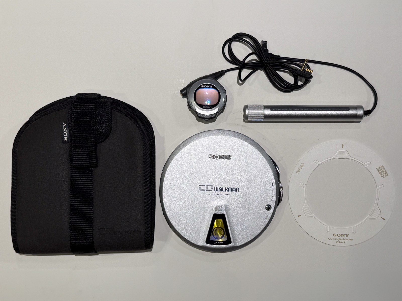 SONY CD Walkman portable CD player D-E01 - 15th Anniversary Model [Very Rare]