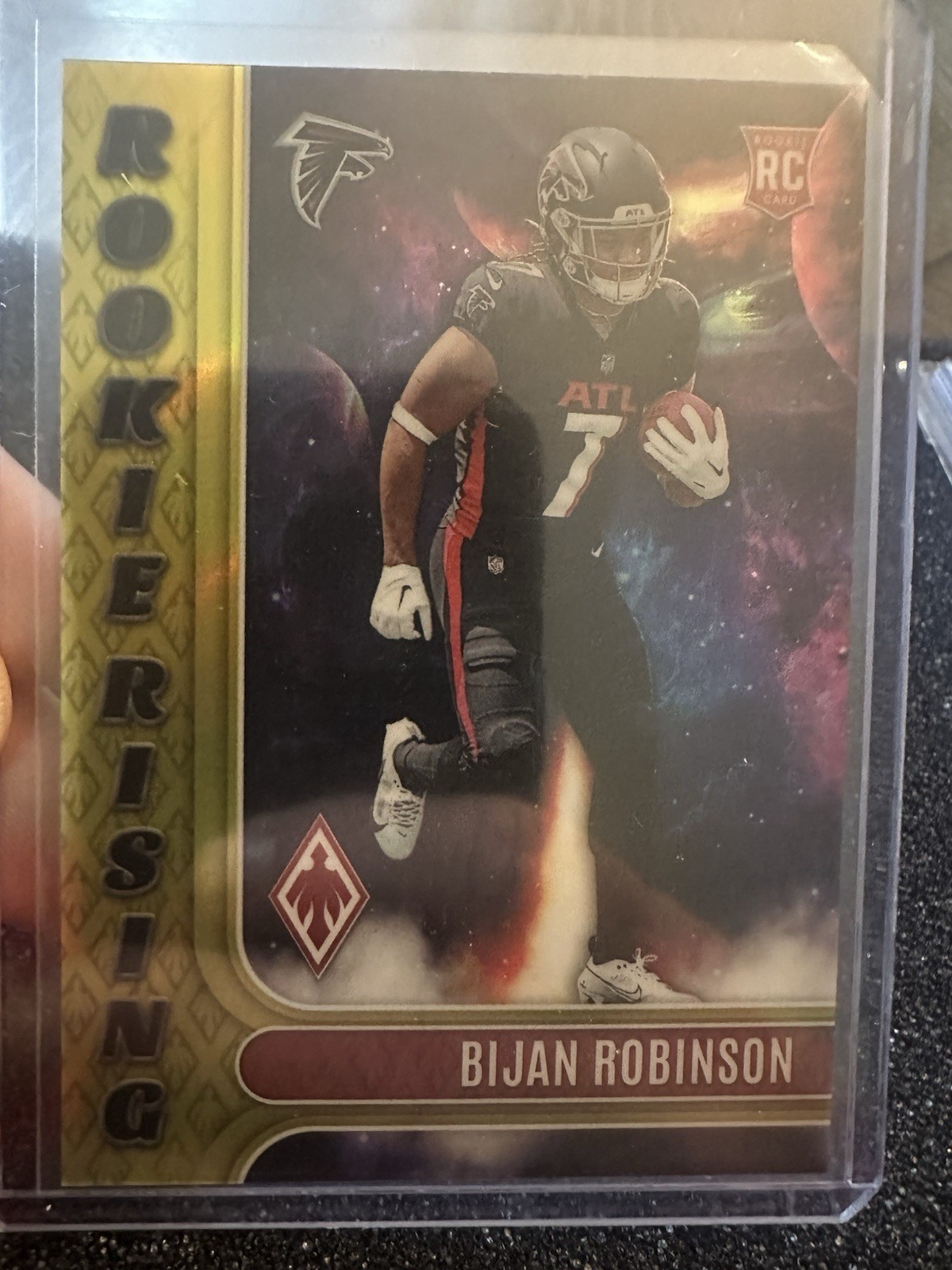2023 Panini Phoenix - Rookie Rising Bijan Robinson Yellow 7/75 jersey/ # match