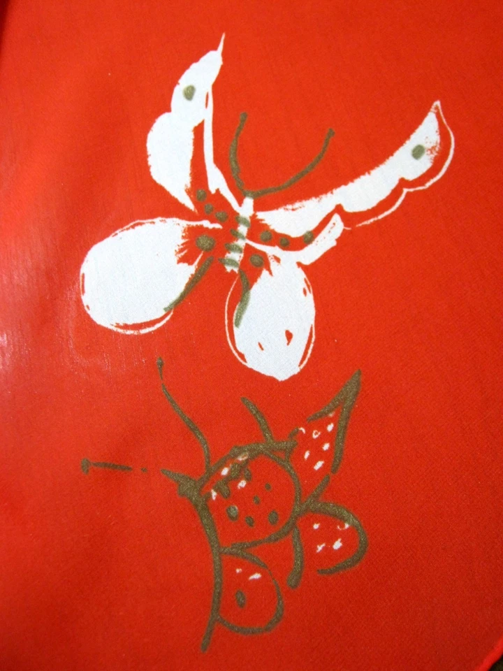 EN VENTA - BUFANDA VINTAGE VERA (Neumann) roja con floral blanca y mariposa 21" cuadrada Foto 4 de 4