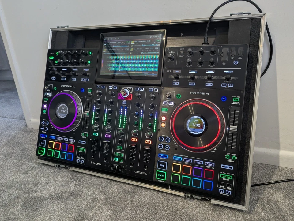 DENON PRIME 4 / 4 CHANNEL STANDALONE DJ SYSTEM + SWAN FLIGHT CASE - Image 4 of 4