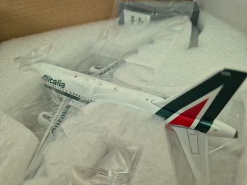Airbus A319-100 Alitalia I-BIMA, InFlight 1/200 IF319AZ1223 - Picture 9 of 23