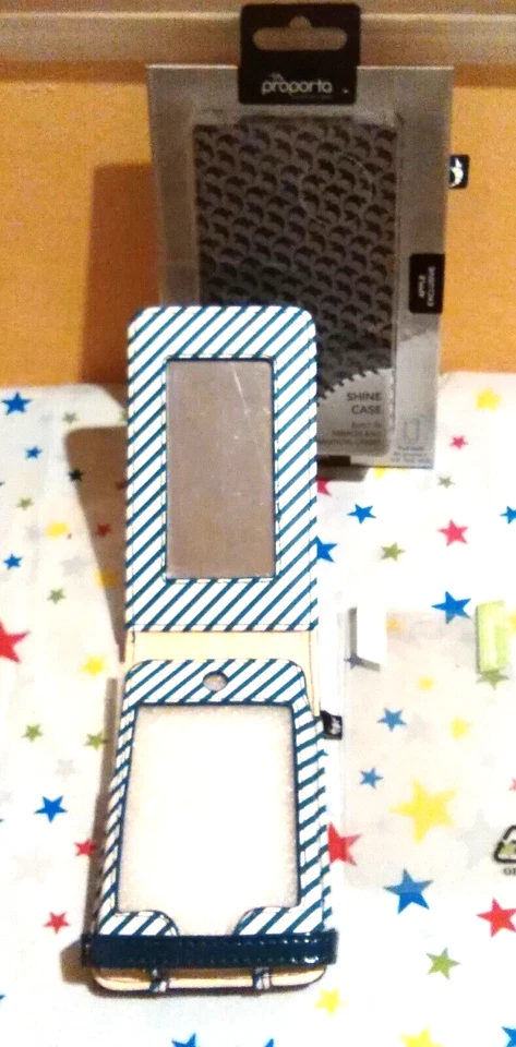 iPod Touch 4th generation PU High Gloss Leather padded flip case with mirror, - Image 2 of 4