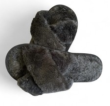 Women's Cozy Soft And Comfy Black Faux Fur Slippers Size 6