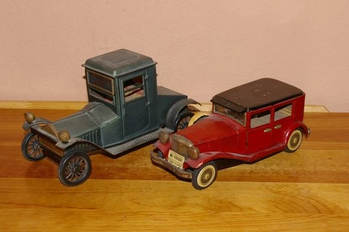 Lot of 2 tin friction cars. Bandai 1913 Packard & 1929 Lincolin??. Japan