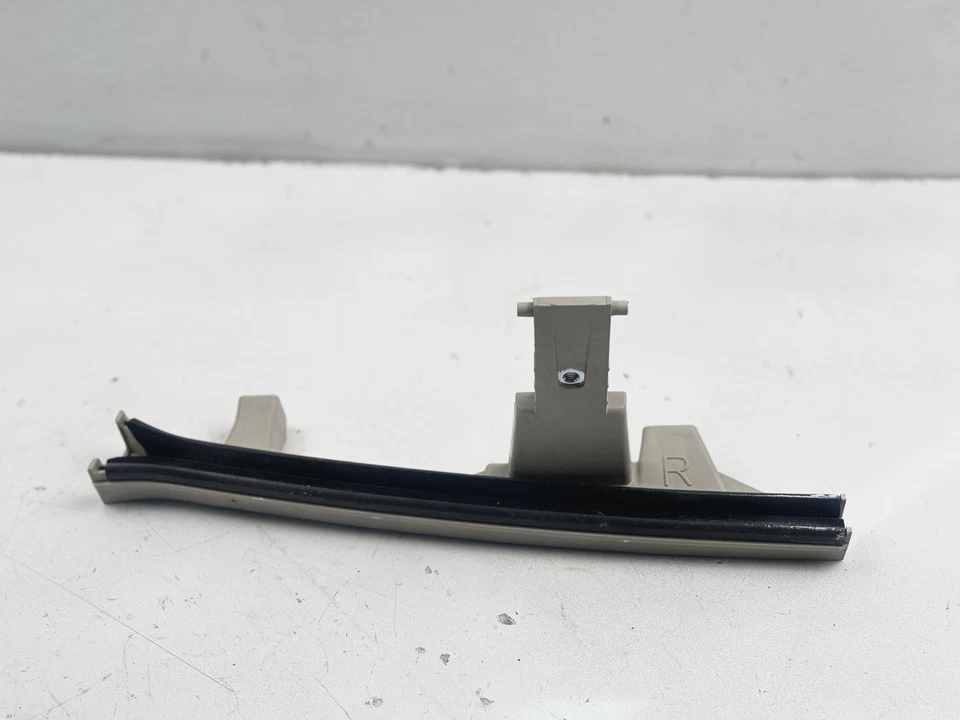 2018-2023 KIA STINGER REAR RIGHT SIDE DOOR WINDOW GLASS LOWER GUIDE CHANNEL OEM - Image 2 of 4
