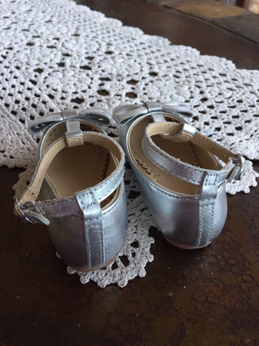 Janie and Jack Little Girls Silver Flats Ankle Strap Big Bow In Front Sz 4 - Picture 4 of 5