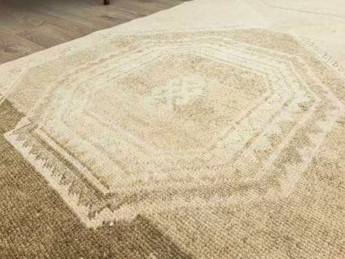 Gedeckter rosa taupe weicher Geometrie Teppich 2,9x11,10 Fuß - Vintage türkischer Oushak Läufer - Bild 9 von 13