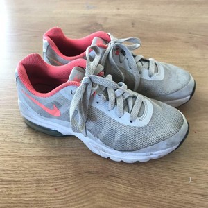 nike air max invigor grey green