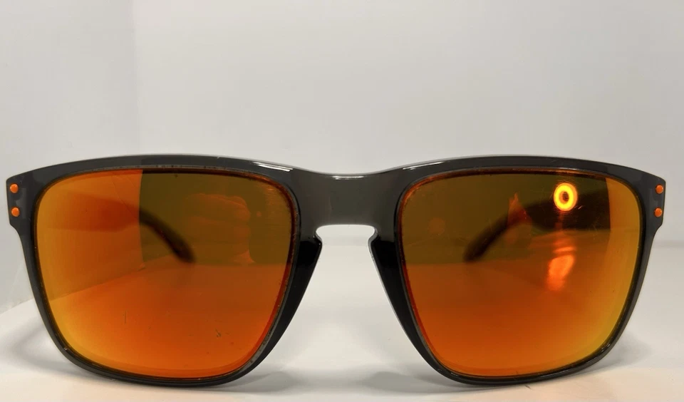 Novas lentes de óculos de sol Oakley HOLBROOK laranja. Algumas manchas, apenas quadros. - Imagem 2 de 4