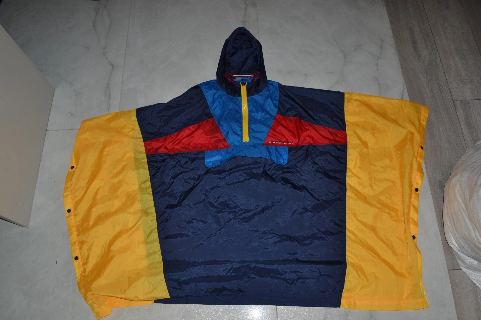 Tommy Hilfiger Sport colourful festival poncho