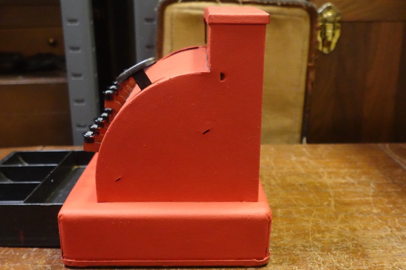 как выглядит Antique VINTAGE 1960 LITTLE LEARNERS RED Metal TOY CASH REGISTER USED фото