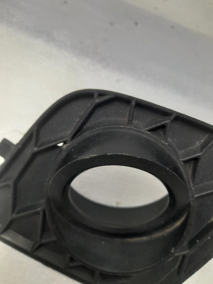 Vauxhall Zafira A Front Bumper Right Fog Light Grill 1999-2005 09270084 Genuine - Image 3 of 4