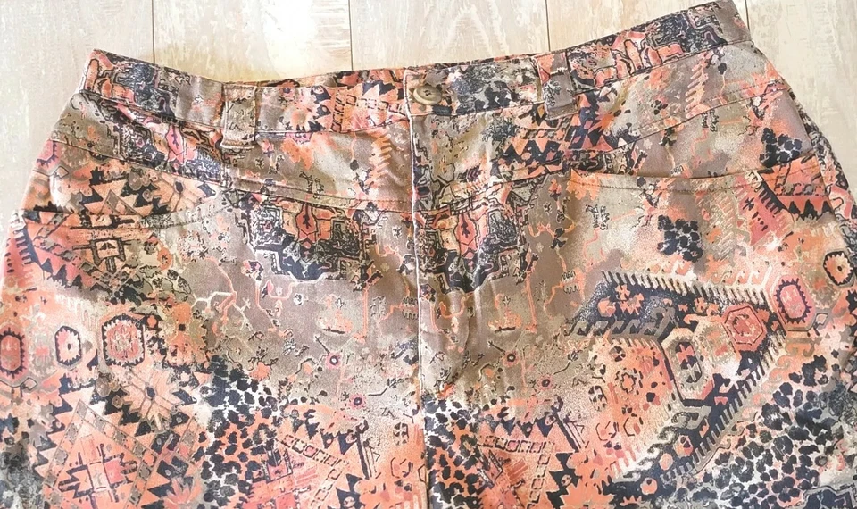 Bermuda de caminhada Chico’s Design 3 feminina vintage estampa de animais bolsos laranja/marrom - Imagem 3 de 4