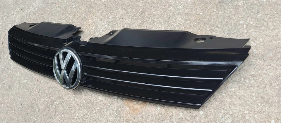 2011-2014 VW Volkswagen Jetta Upper Front Grille Black With Emblem 2012 2013  Foto 2 de 4