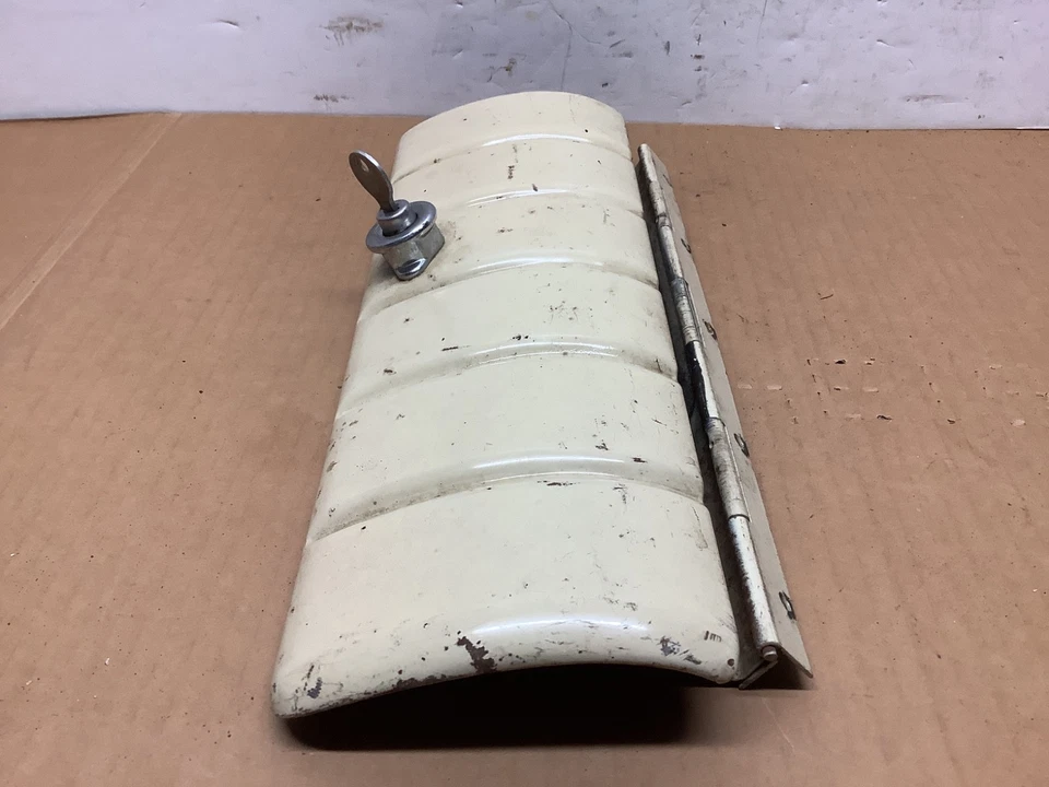 Puerta de guantera Plymouth Savoy Belvedere 1955 1956 1593758 con llave y bisagra usada b Foto 2 de 4