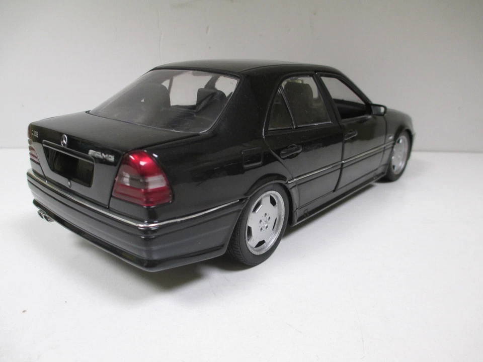 MERCEDES CLASSE C W202 C36 AMG Noir Black Schwarz par UT MODELS 26102 au 1/18 - Photo 2/4