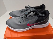 Nike Kids Star Runner 3 Sneaker, Smoke Grey/Siren Red-black, 7 Big Kid