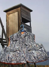 deer hunting Outdoor Brush Camo Reversible Insulated Vest Lightly stained
