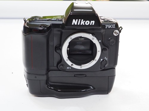 Nikon F90X 35mm Autofokus Spiegelreflexkamera Body & MB-10 Vertical Grip, alles funktioniert N59