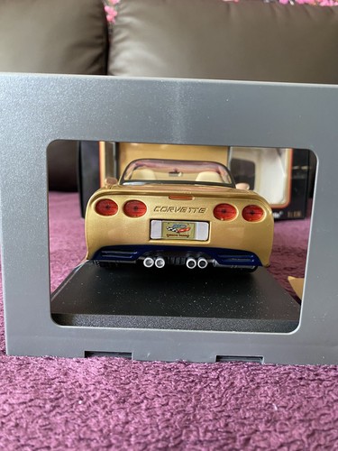 Maisto 1:18 31657 Guldstrand Signature Edition Corvette 2003 – Rare Metal Gold - Picture 18 of 24