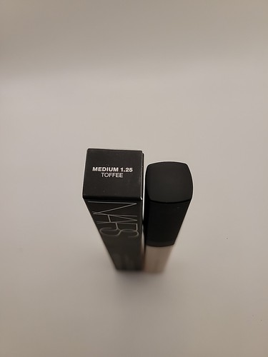 NARS Radiant Creamy Concealer. TOFFEE. New In Box - Picture 2 of 2