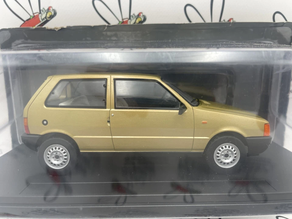 DIE CAST 1/24 " FIAT UNO 1983 " - Immagine 2 di 2