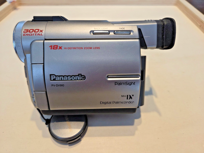 Panasonic PV-DV910 Digital Palmcorder PalmSight MiniDV Camcorder