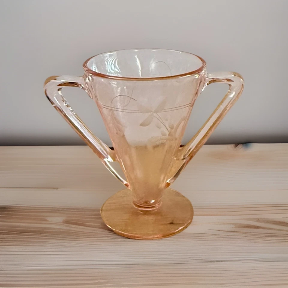 Azúcar y crema de vidrio vintage de la depresión rosa con diseño floral grabado de 4" de alto Foto 3 de 3