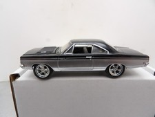 CUSTOM 1968 PLYMOUTH ROAD RUNNER        2007 GREENLIGHT MUSCLE CAR GARAGE   1:64
