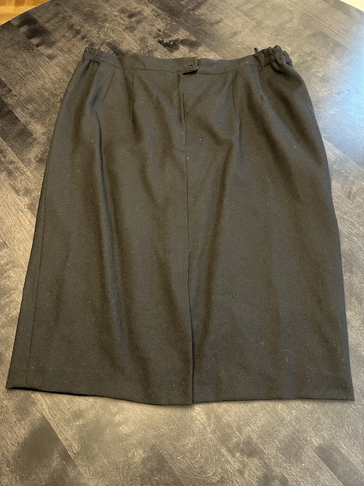 女式西装外套黑色纯羊毛夹克串珠领裙子女式 24W 码 — 第 3/4 张图片